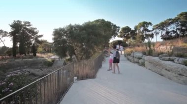 Yunan Tiyatrosu kalıntıları ziyaret