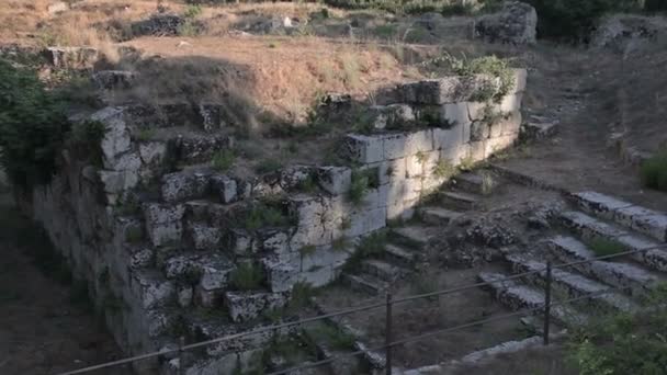 Visita las ruinas del teatro griego — Vídeo de stock