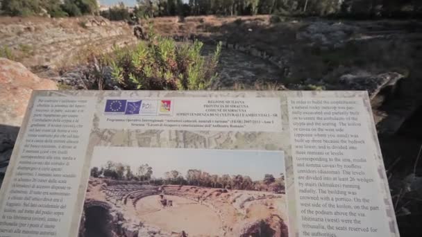 Visite as ruínas do teatro grego — Vídeo de Stock