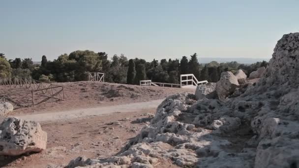 Visita le rovine del teatro greco — Video Stock