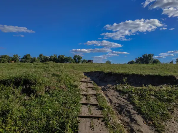 Small Wooden Path Leader Lifting — Stock Photo, Image