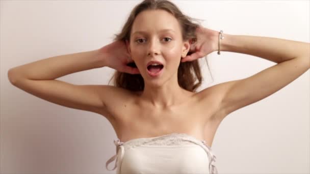 Beautiful Shitty Girl Sorprendente Sonriente Haciendo Reacción Codec Prores — Vídeos de Stock