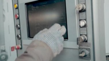 Fabrika kaldırım döşeme üretim için. Kalıplama makinesi plaka Prores Codec parke üretimi için
