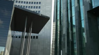 Ofis binasının sorunsuz izleme çekimi