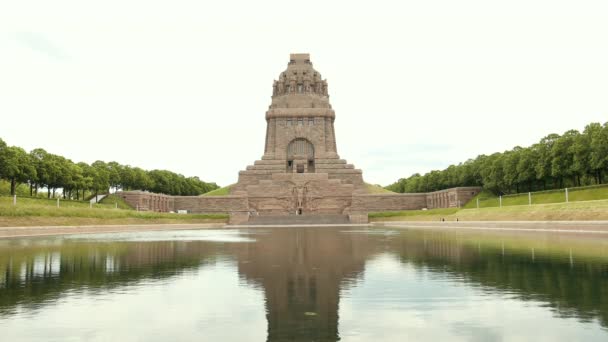 Memoriale a Lipsia Monumento alla Battaglia delle Nazioni . — Video Stock