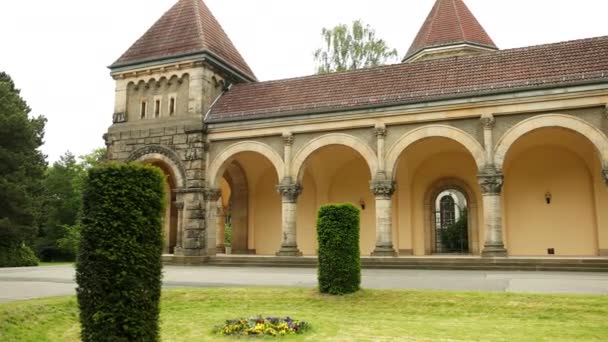 Krematorium leipzig ein Ort für die Bestattung und Verbrennung von Menschen. — Stockvideo