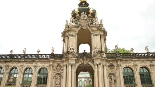 Proslulý Zwinger palác der Dresdner Zwinger Art Gallery v Drážďanech. — Stock video