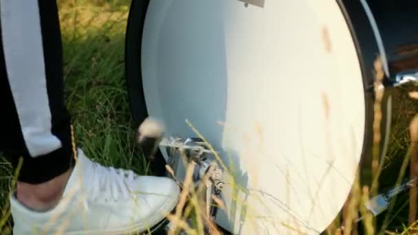 Man drummer, playing the drum set, foot presses the drum pedal on the street — Stock Video