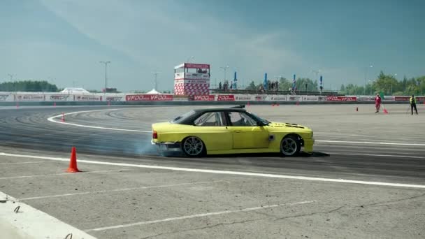 Car for street racing drift, rotates with a drift, smoke the rear tires — Stock Video