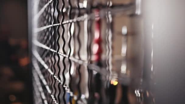 de nombreux narguilés sont derrière les barreaux, processus de fabrication du narguilé pour fumer 