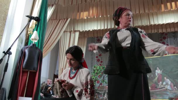 Performance in theater. on small stage are actors, women in national costumes — Stock Video