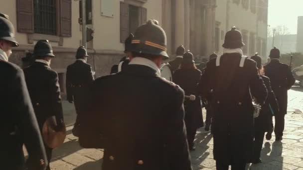 Police Parade Wind hudební nástroje v Evropě. Výroční festival, přehlídky. — Stock video