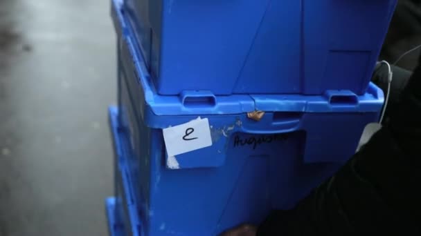 Hands Of An African-American Male Push Blue Boxes With Goods. Entrega de alimentos — Vídeo de stock