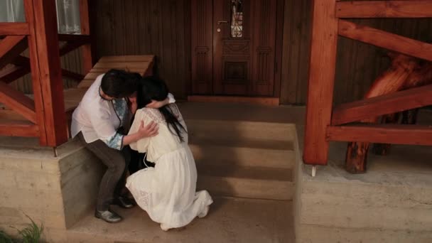 Famille de grand-mère, mère, petit-fils s'embrassent à la maison, au revoir — Video