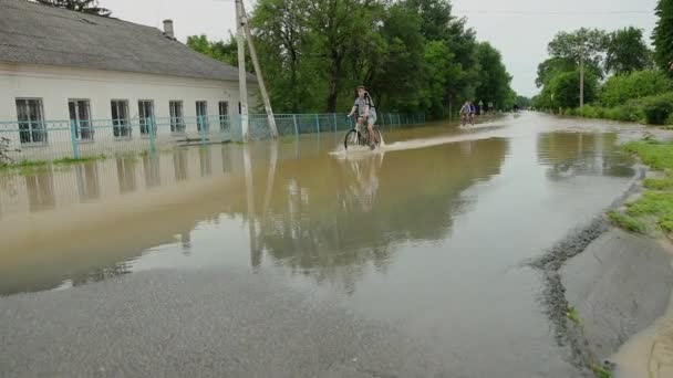 Naturkatastrophe überflutet ganze Gemeinde und Nachbarschaft — Stockvideo