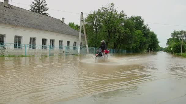 Ramp grote overstromingen onderwater hele gemeenschap en buurt overstroomd — Stockvideo