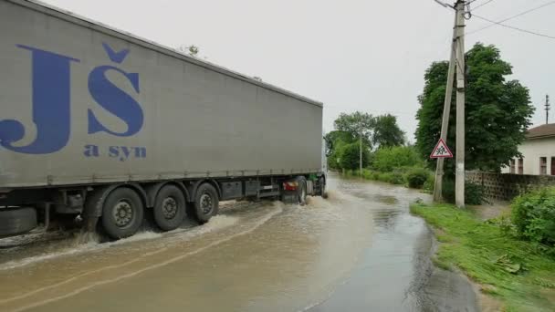 Klęski żywiołowe zalane podwodną wodą cała społeczność i okolica zalane — Wideo stockowe