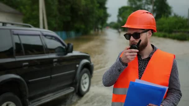 Természeti katasztrófa jelentős árvíz alatt az egész közösség és elárasztották — Stock videók