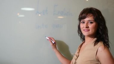 Üniversite öğretmeni, yüksek lisans öğrencisi, öğretmenlik. Yazılıyor