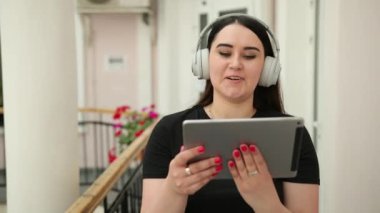 Birlikte kaliteli zaman geçirmek görüntülü sohbet, tablet bilgisayarlı sohbet