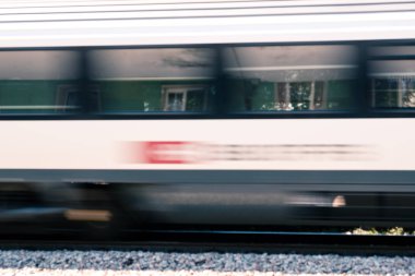 Mullheim, Baden Wurttemberg, Almanya - 30 Temmuz 2018: Tren İsviçre Demiryolları (Sbb Cff Ffs) yüksek hızda geçerken