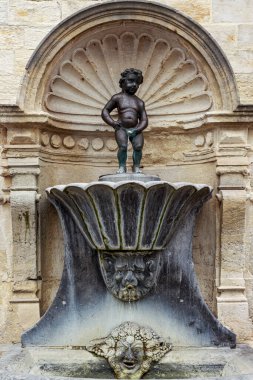 1459 'da Geraardsbergen' deki Manneken Pi heykeli yapılmıştır. Bu heykeli Brüksel 'de aynı isimle bilinen heykelden daha eski yapar. 14 Mayıs 2015