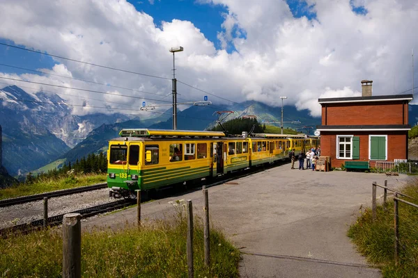 Lauterbrunnen Berner Oberland Schweiz August 2010 Zug Bahnsteig Des Bahnhofs — Stockfoto