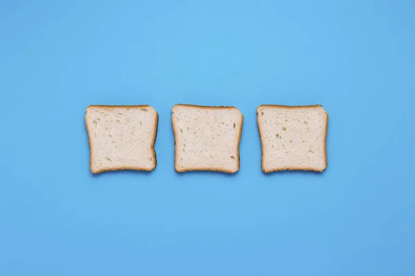 Trois Toasts Sur Fond Bleu — Photo