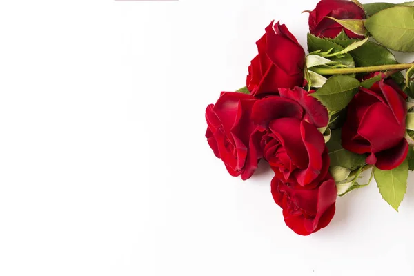 Bukett Röda Rosor Vit Trä Bakgrund Kopiera Utrymme Romantisk Present — Stockfoto