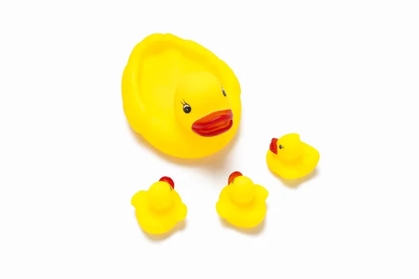 Brinquedo Borracha Cor Amarela Mama Pato Pequenos Patinhos Olham Para — Fotografia de Stock