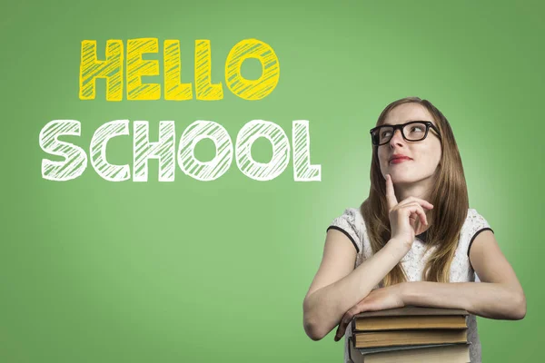 Jong Meisje Student Met Glazen Leunend Een Stapel Boeken Opzoeken — Stockfoto