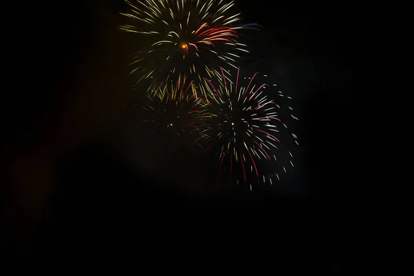 Einzigartiges Festliches Feuerwerk Auf Dunklem Hintergrund Kann Als Tapete Oder — Stockfoto