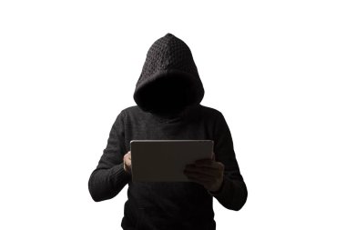 Kapüşonlu bir kukuleta ile yüzü olmayan adam beyaz bir arka plan üzerinde elinde bir tablet tutar. Kullanıcı veri kesmek kavramı. Kesmek kilit, kredi kartı, bulut, e-posta, şifre, kişisel dosyaları.