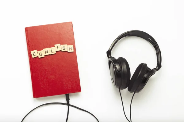 Boek Met Rode Kaft Met Tekst Engels Zwarte Koptelefoon Een — Stockfoto
