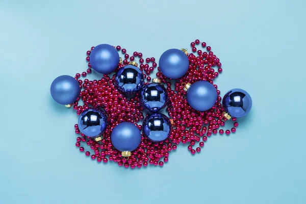 Juguetes Azules Del Árbol Navidad Bolas Sobre Fondo Azul Concepto — Foto de Stock