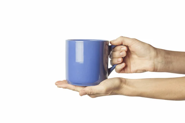Kvinnlig Hand Hållande Blå Kopp Med Hett Kaffe Vit Bakgrund — Stockfoto