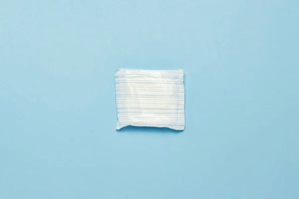 Kvinnlig Hygien Pad Blå Bakgrund Begreppet Mensskydd Menstruation Platt Lekmanna — Stockfoto