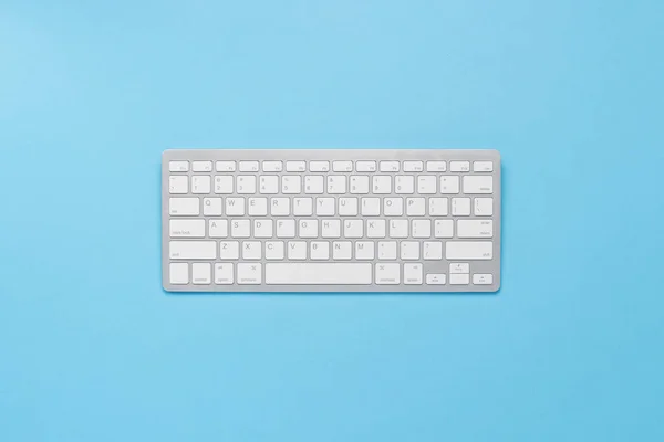 Keyboard Blue Background Business Concept Writer Freelance Journalist Flat Lay — Stock Photo, Image