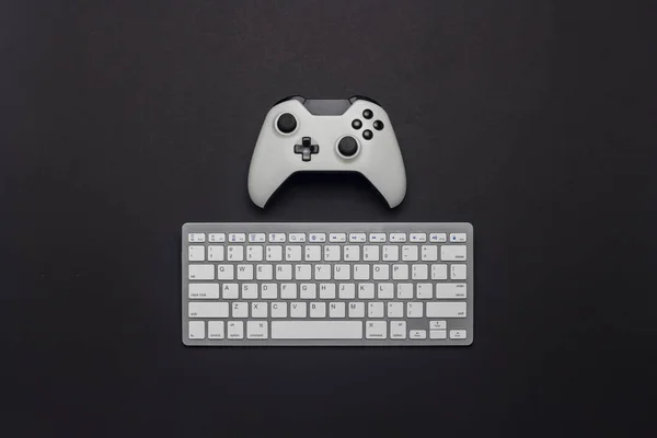 Clavier Manette Blancs Sur Fond Noir Les Tactiques Jeu Concept — Photo