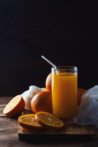 Glass Orange Juice Sliced Orange Oranges Wooden Board Dark Background — Stock Photo, Image