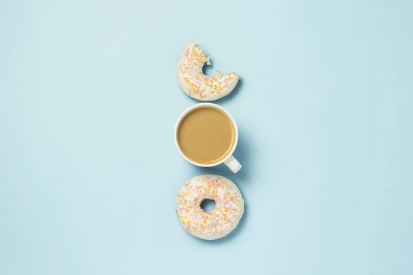 White Cup Coffee Tea Milk Fresh Tasty Donuts Blue Background — Stock Photo, Image