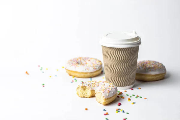 Uma Xícara Papel Com Uma Tampa Café Chá Para Donuts — Fotografia de Stock