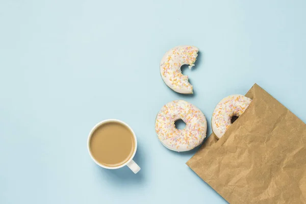 White Cup Coffee Tea Paper Bag Fresh Delicious Sweet Donuts — Stock Photo, Image