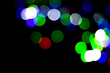 Siyah arka plan üzerinde renkli bokeh. Bir arka plan veya duvar kağıdı olarak kullanılabilir