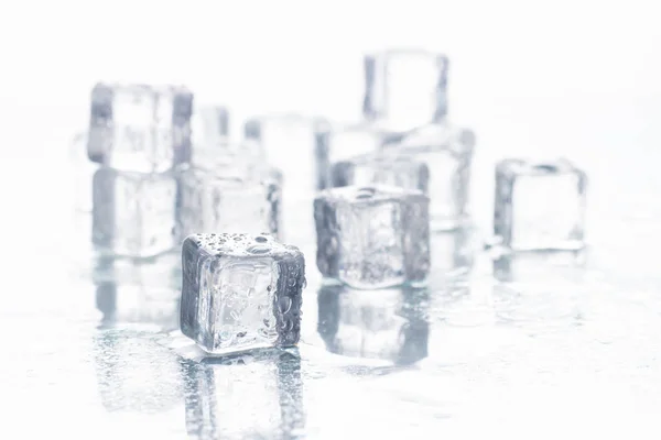 Cubos Gelo Sobre Fundo Branco Conceito Resfriamento Gelo Alimentos — Fotografia de Stock