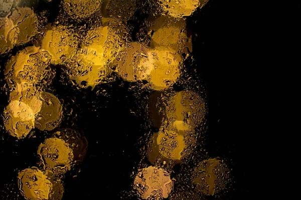 Bokeh Nacht Stadt Lichter Hinter Nassem Glas Bei Regen Kann — Stockfoto