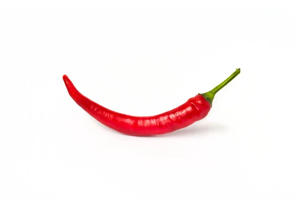 Uma pimenta vermelha quente em um fundo branco — Fotografia de Stock