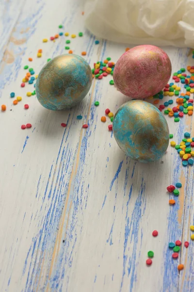 Easter Eggs, Sweets, White Fabric on the White Wooden Table. Easter concept — Stock Photo, Image