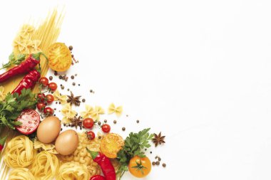 İtalyan makarna, yuva, spagetti, baharat, Kırmızı farklı türleri 