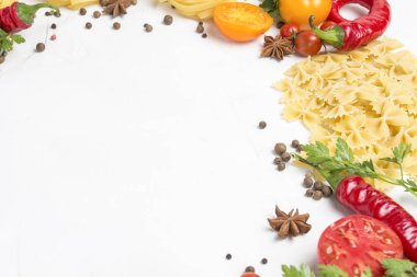 Baharat, kırmızı acı biber, örneğin farklı İtalyan makarna